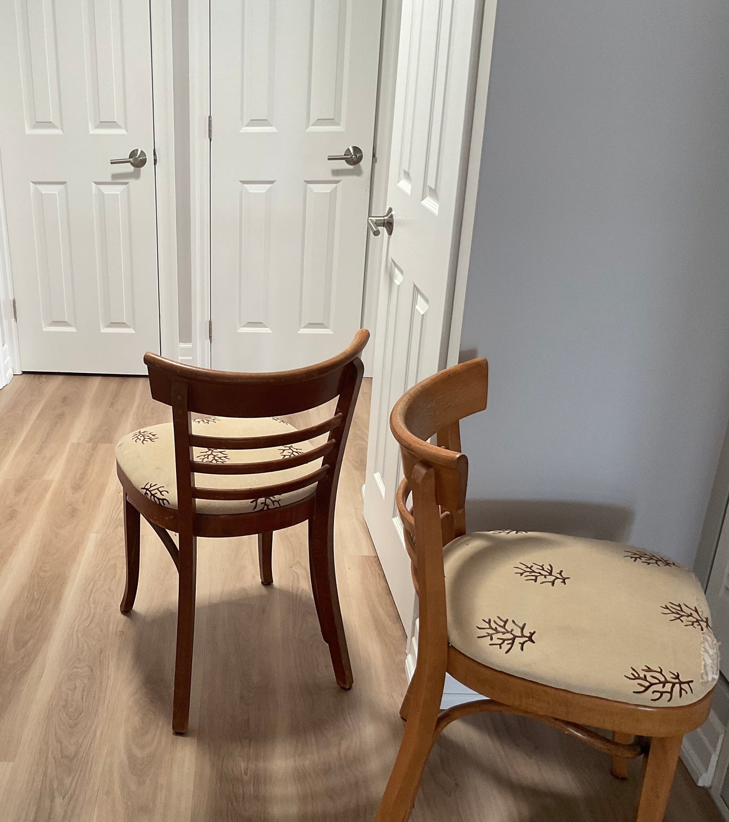 Vintage for sale 4 - Scandinavian mid-century chair and table